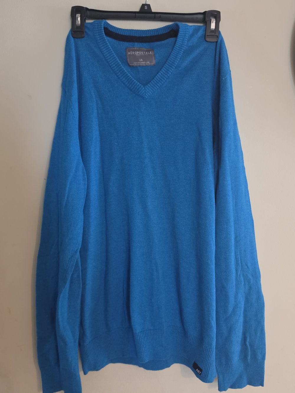 Aeropostale Men’s V-Neck Sweater in Bright Teal Blue